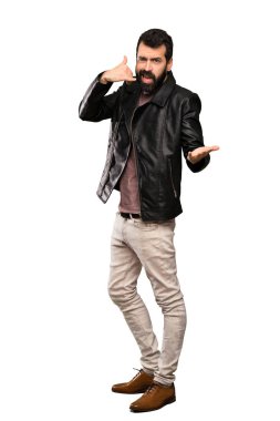 Telefon jest yapma ve izole beyaz arka plan üzerinde şüphe sakallı yakışıklı adam