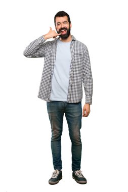 Telefon jest yapma sakallı yakışıklı adam. Bana arka işaret izole beyaz arka plan üzerinde de