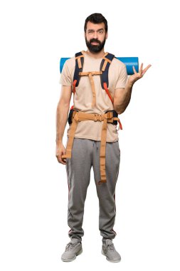 Hiker adam izole beyaz arka plan üzerinde şüphe jest yapma