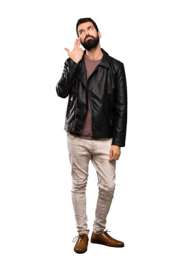 İntihar jest yapma sorunları olan sakallı yakışıklı adam beyaz arka plan izole