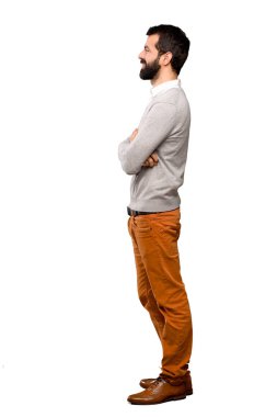 Lateral pozisyonda izole beyaz arka plan üzerinde yakışıklı adam