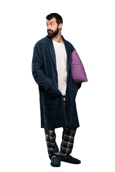 Mannen Med Skägg Pyjamas Porträtt Över Isolerade Vit Bakgrund — Stockfoto