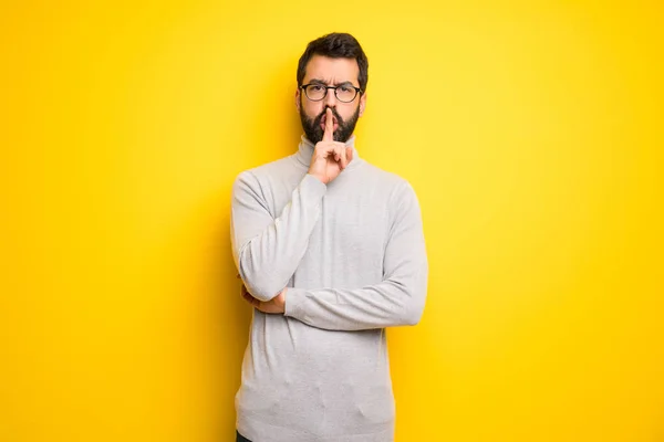 Man Met Baard Coltrui Toont Een Teken Van Stilte Gebaar — Stockfoto