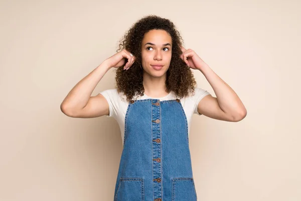 Dominican Woman Overalls Having Doubts Thinking — Stock Photo, Image