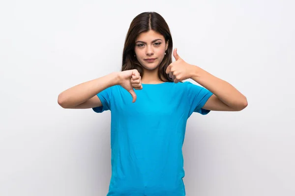 Menina Adolescente Com Camisa Azul Fazendo Bom Mau Sinal Indeciso — Fotografia de Stock