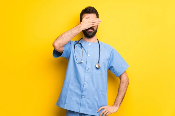 Surgeon Doctor Man Covering Eyes Hands Want See Something — Stock Photo, Image