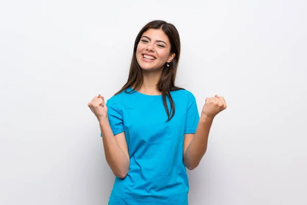 Menina Adolescente Com Camisa Azul Celebrando Uma Vitória Posição Vencedor — Fotografia de Stock
