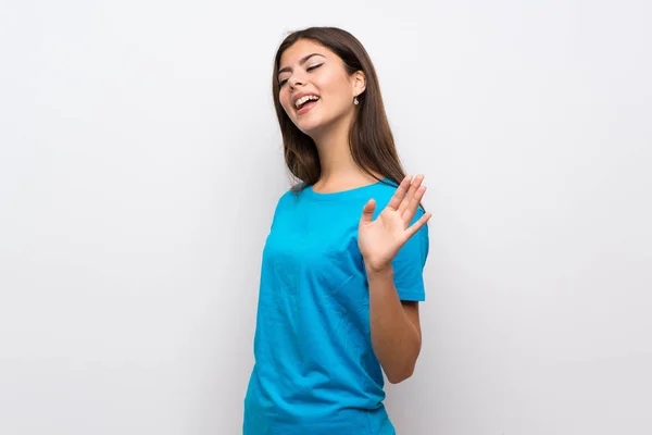 Tinédzser Lány Kék Ing Tisztelegve Kézzel Boldog Kifejezés — Stock Fotó