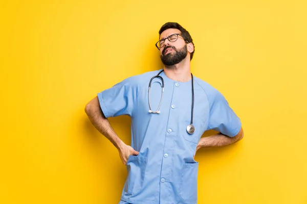 Kirurgen Läkare Man Lider Ryggvärk För Att Gjort Ett Försök — Stockfoto