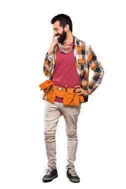 Çok izole beyaz arka plan üzerinde gülümseyen esnaf adam