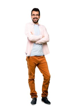 Gözlüklü ve izole beyaz arka plan üzerinde mutlu sakallı yakışıklı adam tam uzunlukta atış