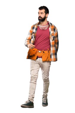 Esnaf adam yürüyor