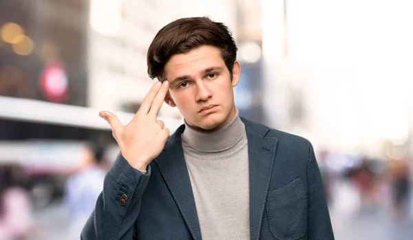 Adolescent Homme Avec Col Roulé Avec Des Problèmes Faire Geste — Photo