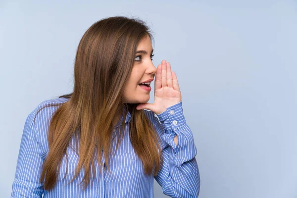 Chica Joven Con Camisa Rayas Gritando Con Boca Abierta —  Fotos de Stock