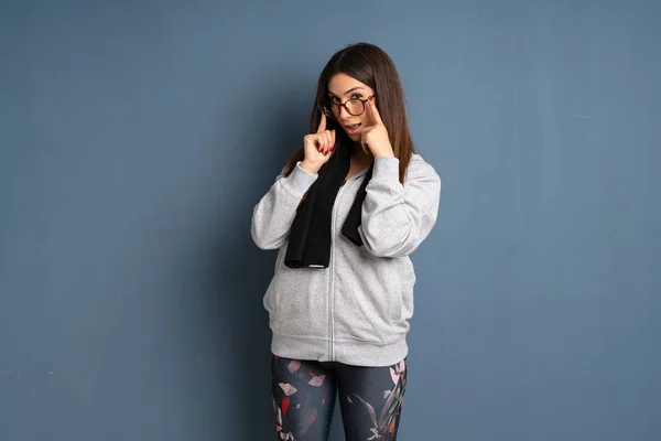 Young Sport Woman Glasses Surprised — Stock Photo, Image