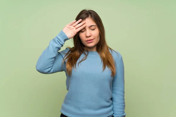 Young Girl Green Wall Tired Sick Expression — Stock Photo, Image