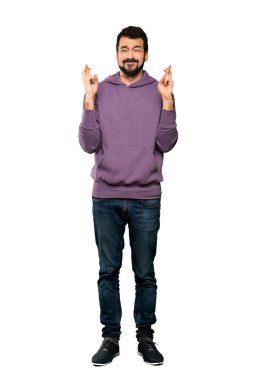 Kazak ile izole beyaz arka plan üzerinde en iyi dilek ve geçiş parmak ile yakışıklı adamın tam uzunlukta atış