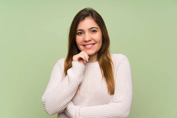 Chica Joven Con Suéter Blanco Riendo —  Fotos de Stock