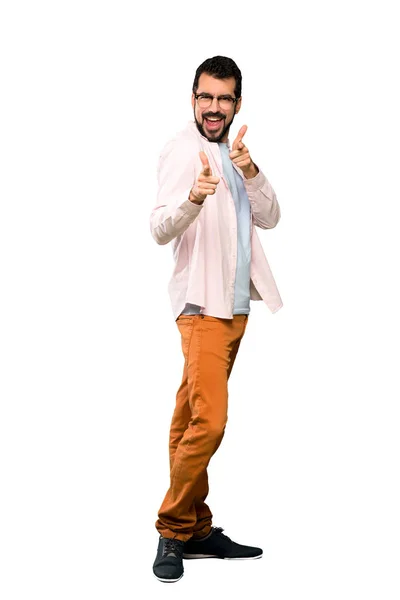 Tiro Completo Homem Bonito Com Barba Apontando Para Frente Sorrindo — Fotografia de Stock