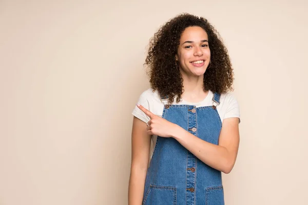 Dominican Woman Overalls Pointing Side Present Product — Stock Photo, Image