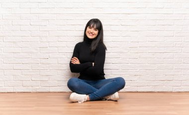 Geçti ve ileriye dönük silah ile katta oturan kadın