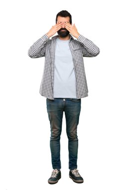 Göz bebekleri kapsayan sakallı yakışıklı adam izole beyaz arka plan üzerinde eller