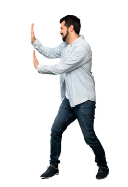 Sakallı yakışıklı adam 