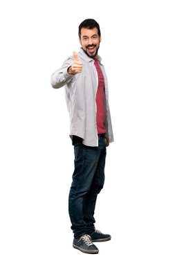 Çünkü iyi bir şey izole beyaz arka plan üzerinde oldu tam uzunlukta atış ile sakallı yakışıklı adam Yaşasın