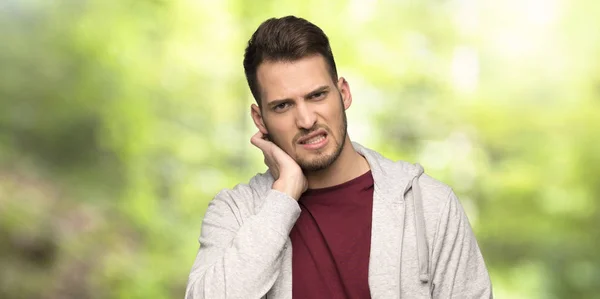 Man Sweatshirt Having Doubts Park — Stock Photo, Image