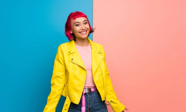 Young Woman Yellow Jacket Smiling — Stock Photo, Image