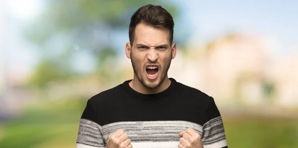 Bell Uomo Frustrato Una Brutta Situazione All Aperto — Foto Stock