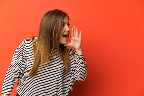 Chica Joven Con Camisa Rayas Gritando Con Boca Abierta —  Fotos de Stock