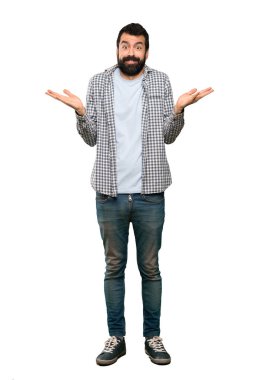 İzole beyaz arka plan üzerinde şok yüz ifadesi ile sakallı yakışıklı adam