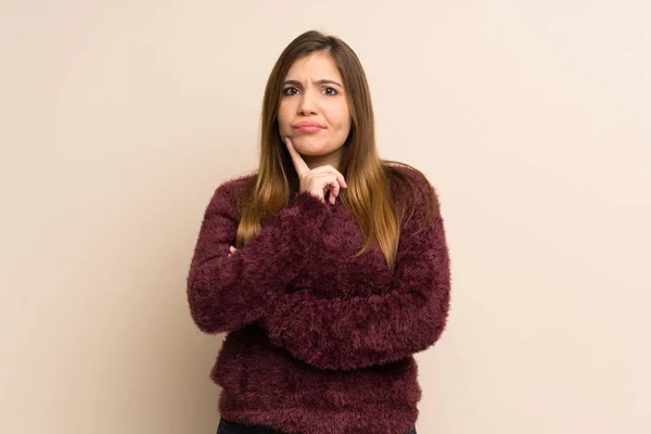 Menina Jovem Olhando Para Frente — Fotografia de Stock