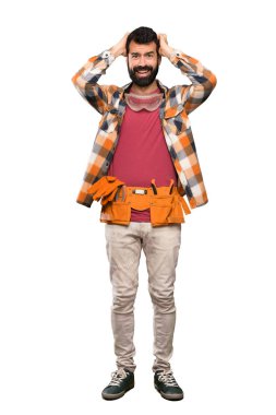 Zanaatkarlar adam hayal kırıklığına uğramış ve izole beyaz arka plan üzerinde baş eller alır