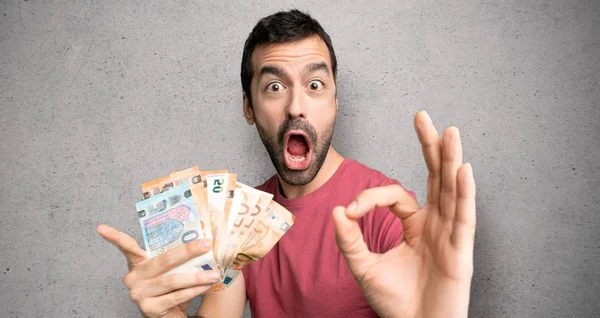 Hombre Tomando Montón Dinero Mostrando Signo Con Dando Gesto Hacia — Foto de Stock
