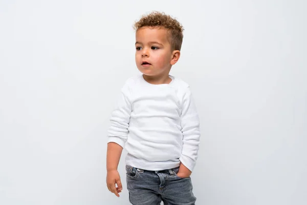 Enfant Sur Fond Blanc Isolé — Photo