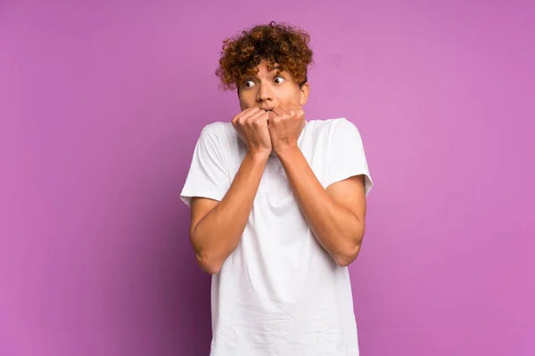 Jovem Afro Americano Homem Sobre Isolado Roxo Parede Nervoso Assustado — Fotografia de Stock