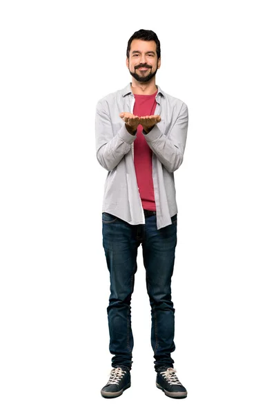 Tiro Completo Homem Bonito Com Barba Segurando Espaço Imaginário Palma — Fotografia de Stock