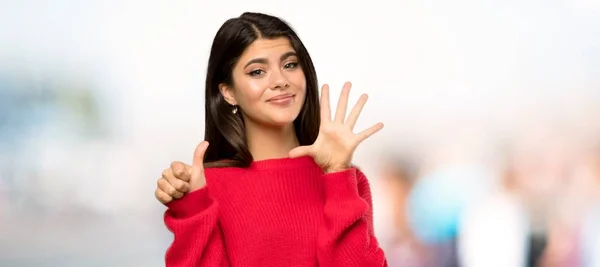 Teenager Mädchen Mit Rotem Pullover Zählt Sechs Mit Den Fingern — Stockfoto
