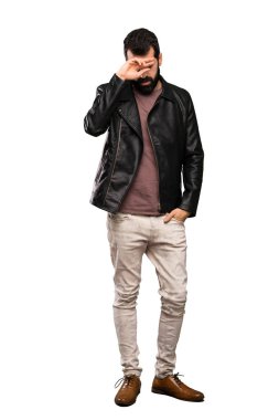 Yorgun ve hasta ifade izole beyaz arka plan üzerinde ile sakallı yakışıklı adam