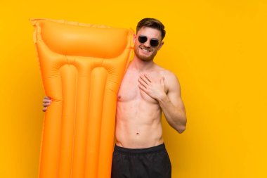 Aşık yaz tatillerinde Redhead adam