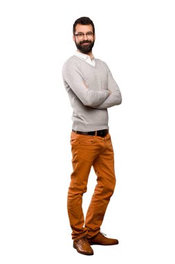 Gözlük ile yakışıklı adam ve izole beyaz arka plan üzerinde mutlu