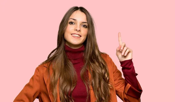 Giovane Donna Con Cappotto Che Mostra Solleva Dito Segno Del — Foto Stock