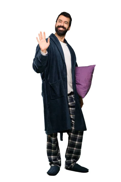 Man Met Baard Pyjama Groet Met Hand Met Een Gelukkige — Stockfoto