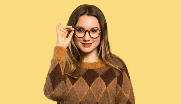 스웨터와 노란색 — 스톡 사진