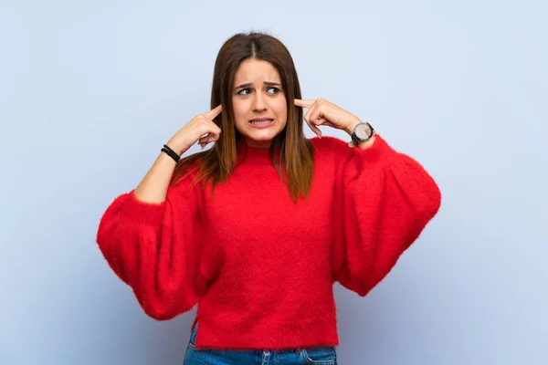 Young Woman Isolated Blue Wall Frustrated Covering Ears — Stock Photo, Image