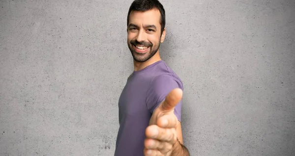 Handsome Man Shaking Hands Closing Good Deal Textured Wall — Stock Photo, Image
