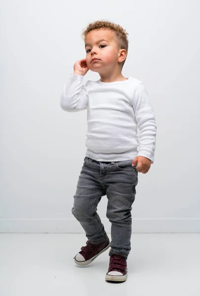 Bambino Sfondo Bianco Isolato — Foto Stock