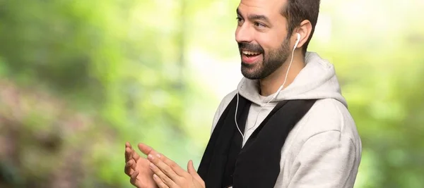 Sport Man Applauding Presentation Conference Park — Stock Photo, Image